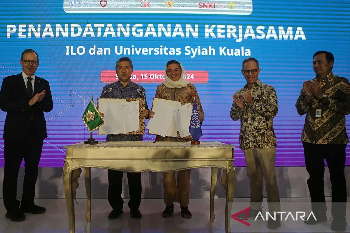 USK dan ILO Kerja Sama Perkuat Ekosistem Minyak Nilam Aceh. (Foto: ANTARA)