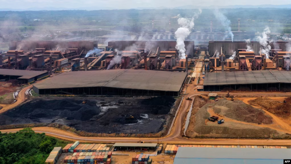 Pabrik peleburan nikel milik Virtue Dragon Nickel Industry (VDNI) di Morosi, Sulawesi Tenggara. (Foto: AFP)