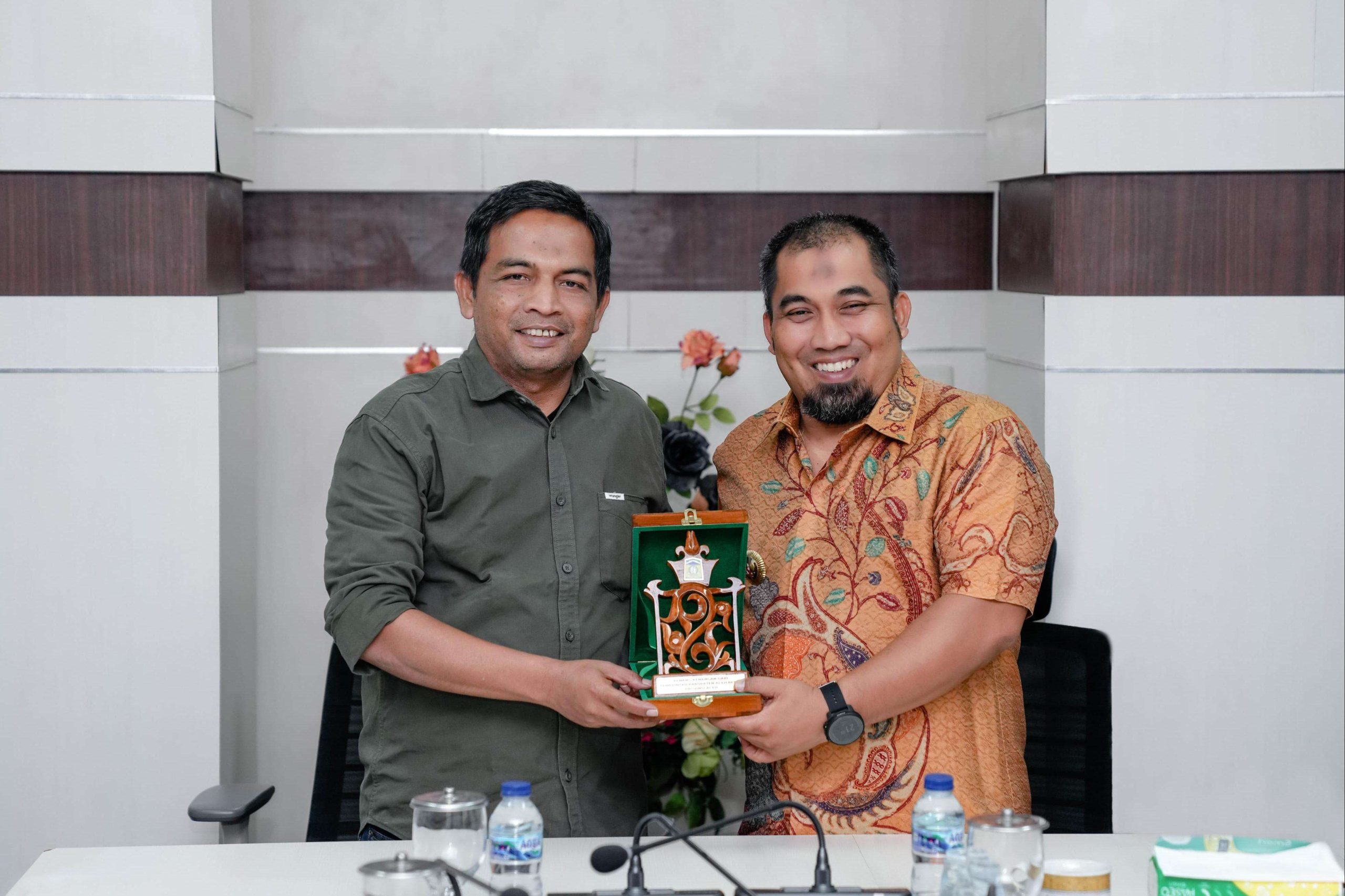 Pj Wali Kota Sabang Andri Norman bersama, Pj Bupati Aceh Besar, Muhamad Iswanto. (Foto: Humas Pemko Sabang)