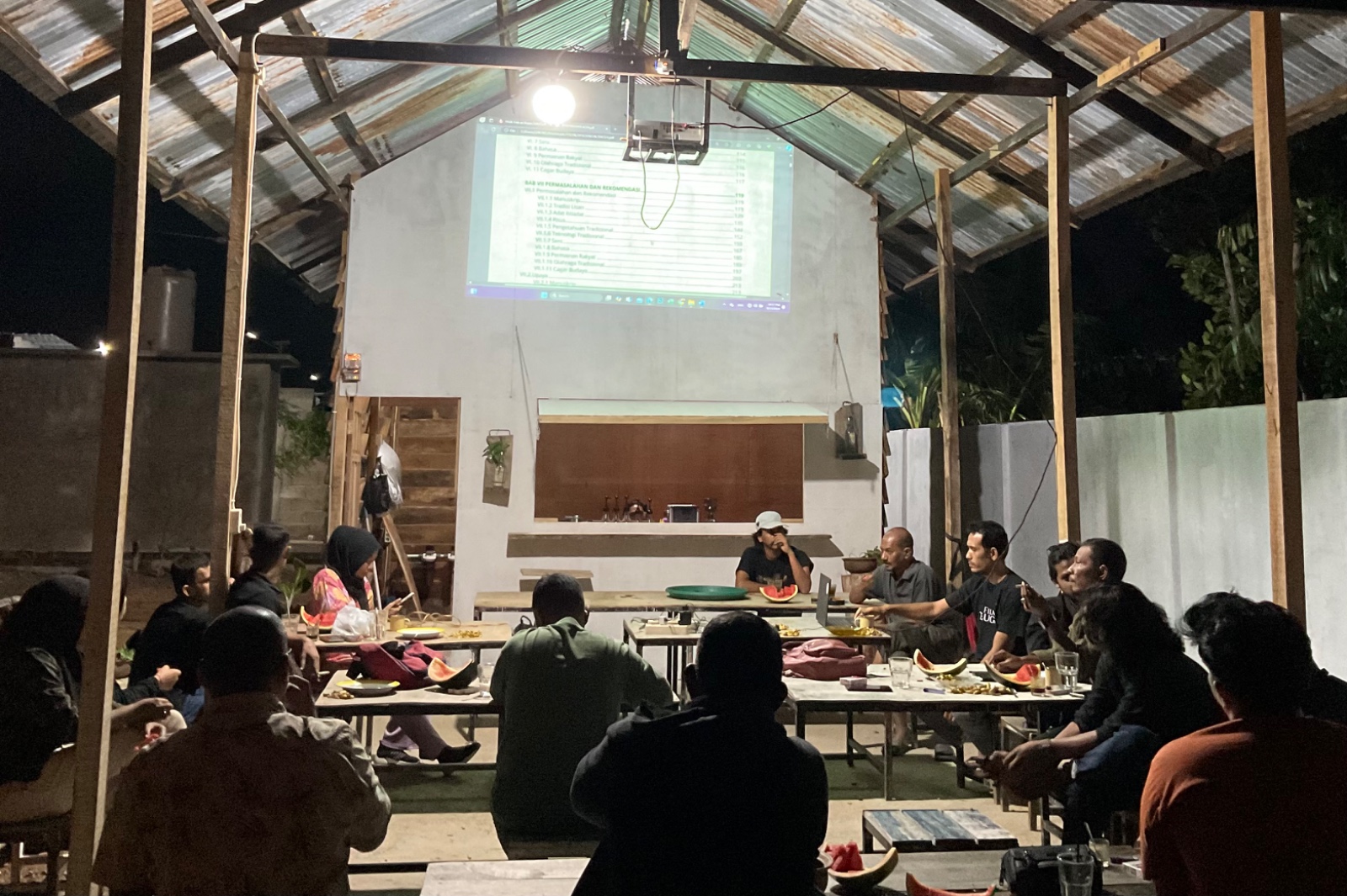 Forum seniman dan budayawan yang tergabung dalam Suara untuk Kebudayaan Aceh yang Terarah (SUKAT). Foto: Dok SUKAT.