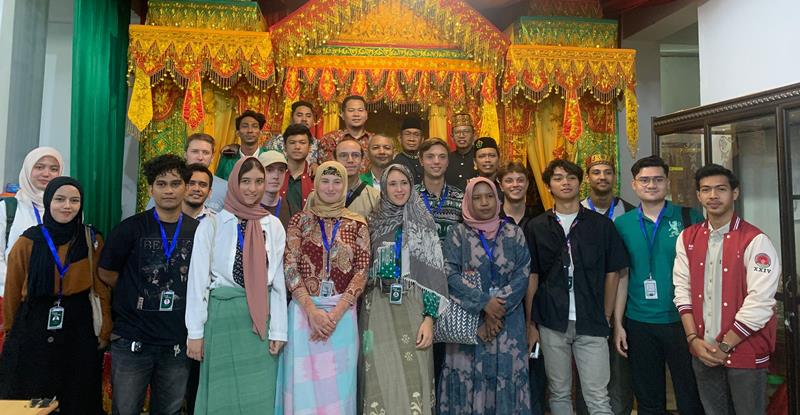 10 Mahasiswa Eropa Belajar Budaya Aceh Lewat Program Joint Cultural Camp di Unimal. (Foto: Humas Unimal)