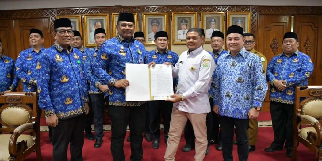 Jamaluddin Resmi Dilantik sebagai Ketua Badan Reintegrasi Aceh. (Foto: RRI)