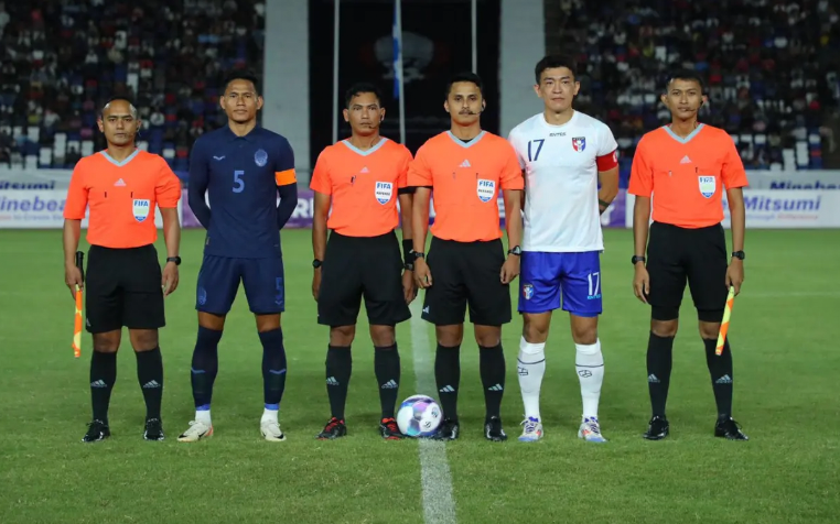 Wasit FIFA Pimpin Laga Persiraja vs Penang FC di Banda Aceh. (Foto: bolaacehsport.com)
