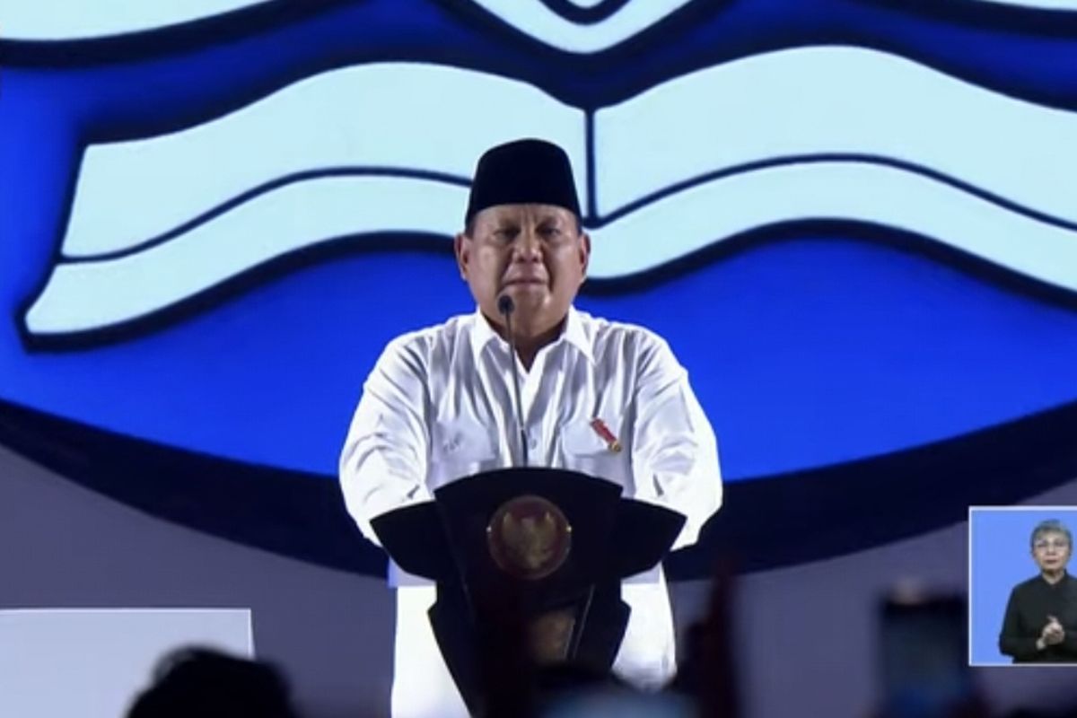Presiden Prabowo Subianto saat menghadiri puncak perayaan Hari Guru Nasional 2024 di Jakarta International Velodrome. (Foto: Kompas.com)