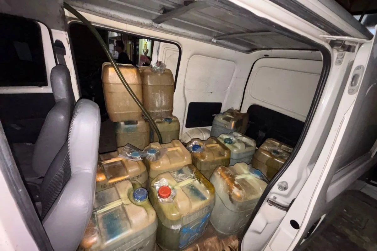 Polresta Banda Aceh Bongkar Gudang BBM Ilegal, 4,2 Ton Minyak Oplosan Disita. (Foto: Humas Polresta Banda Aceh)