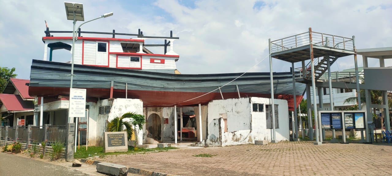 Kapal di Atas Rumah. (Foto: Nukilan)
