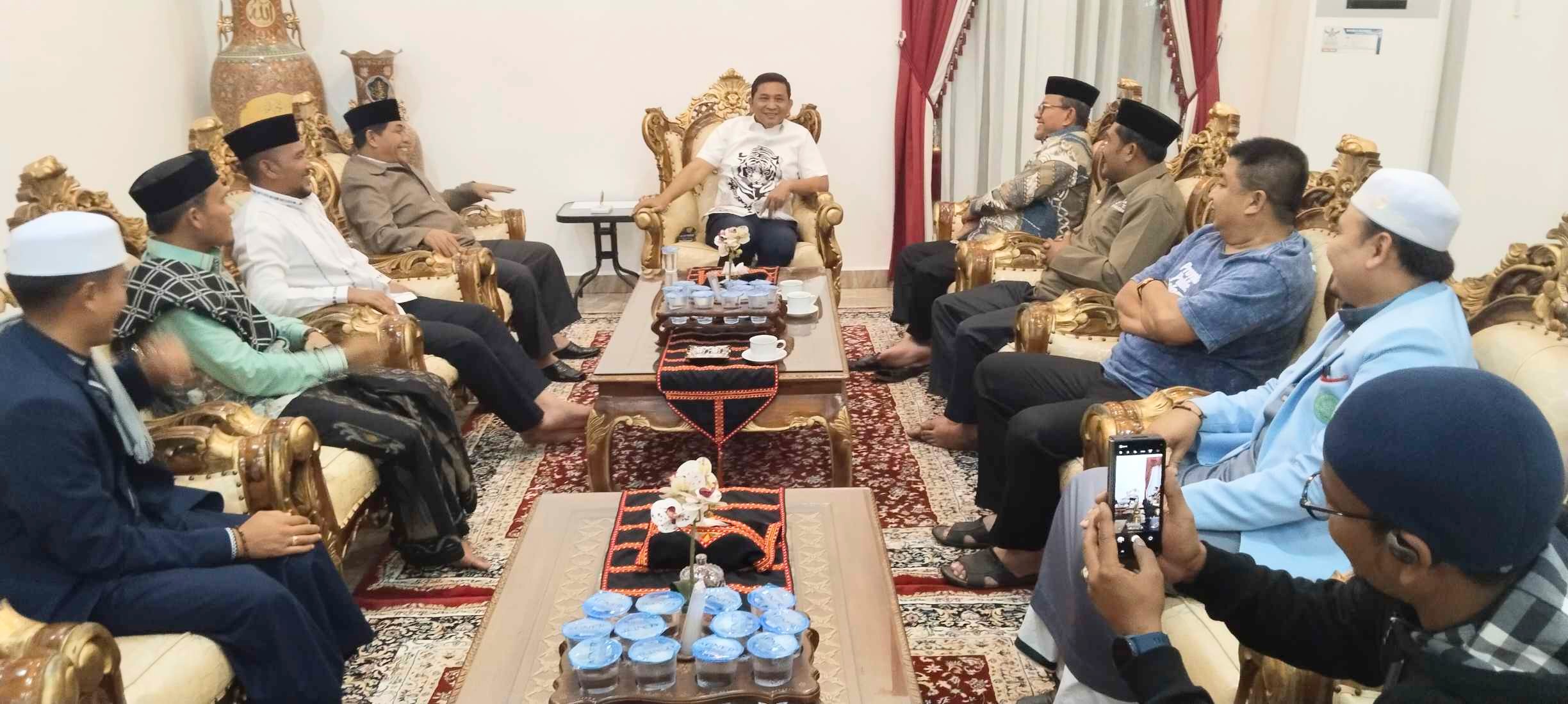 Kakanwil Kemenag Aceh dan Pj Bupati Gayo Lues Bahas Peningkatan Pendidikan. (Foto: Nukilan)