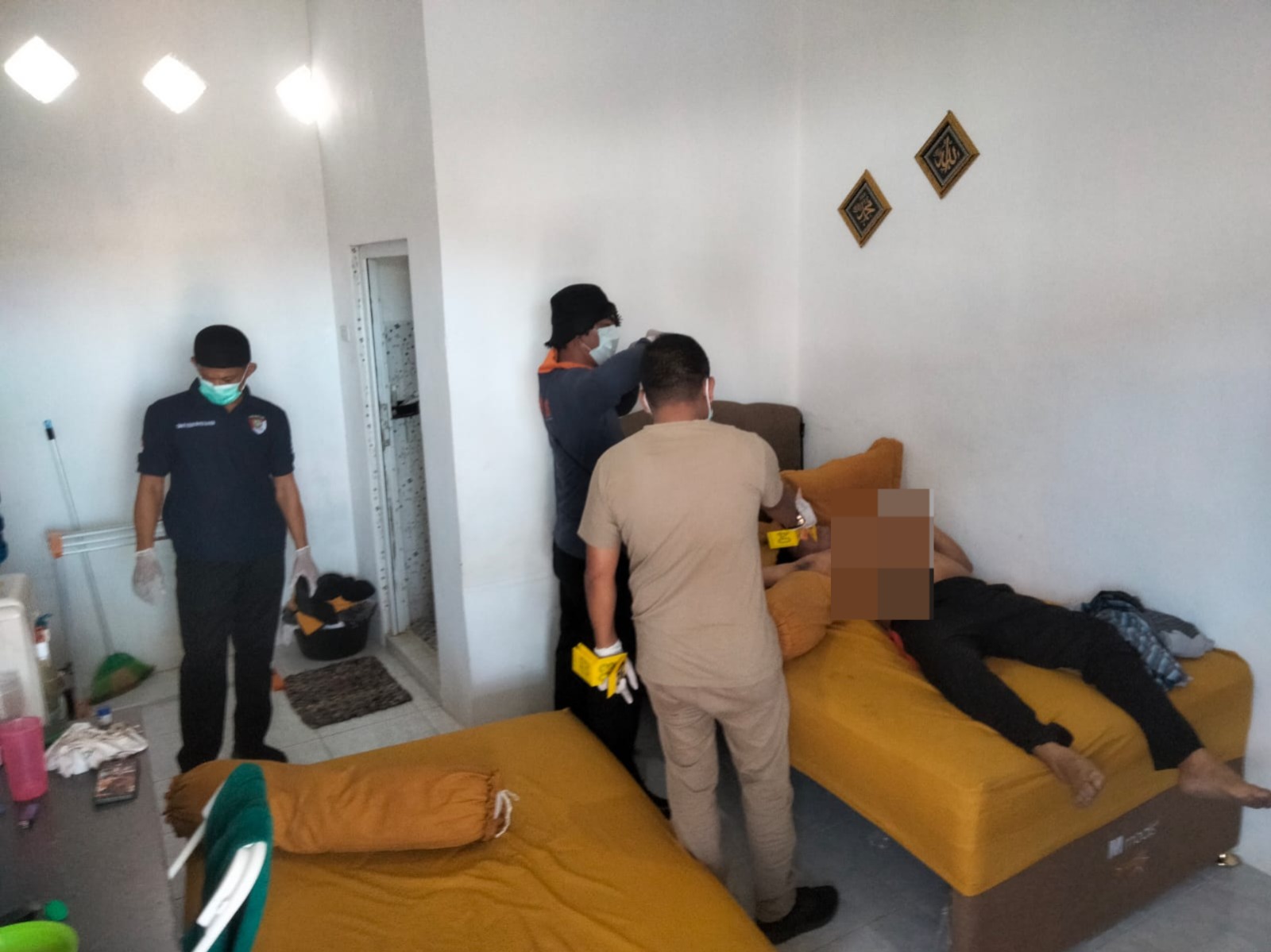 Pria berinisial SU (48) warga Marelan, Kota Medan, ditemukan meninggal dunia di kamar kosnya di Gampong Lampulo, Banda Aceh, pada Jum'at 1 November 2024. (Foto: Nukilan/Rezi)