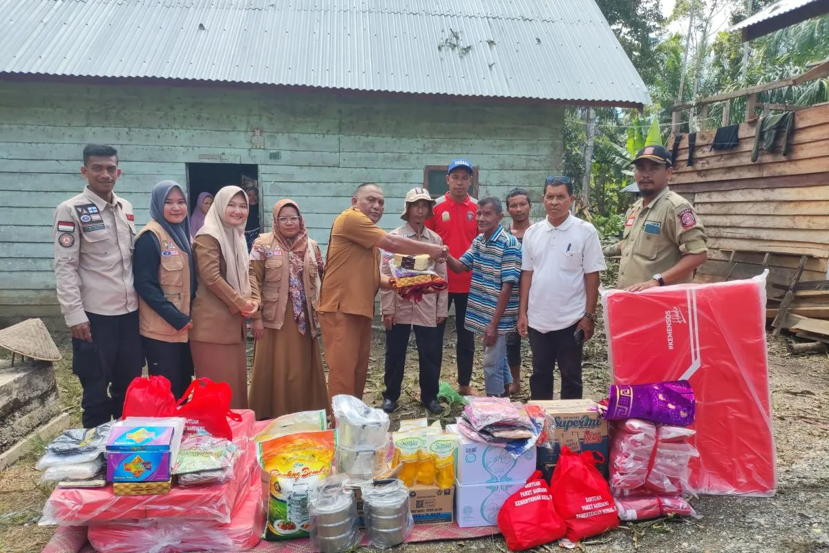 Kemensos Salurkan Bantuan untuk Korban Banjir di Aceh Barat. (Foto: Kemensos)