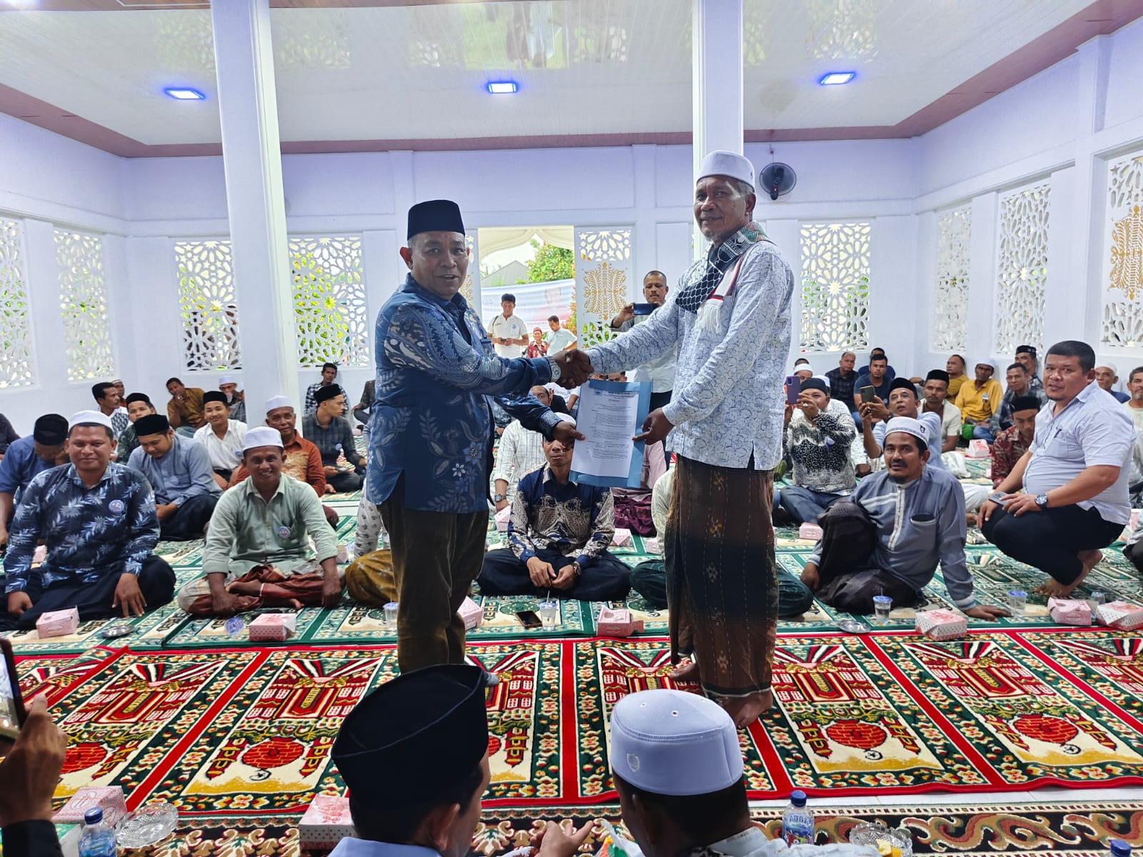 100 Pimpinan Dayah di Pidie Deklarasi Dukung Muallem-Dek Fadh di Pilkada Aceh 2024. (Foto: For Nukilan)