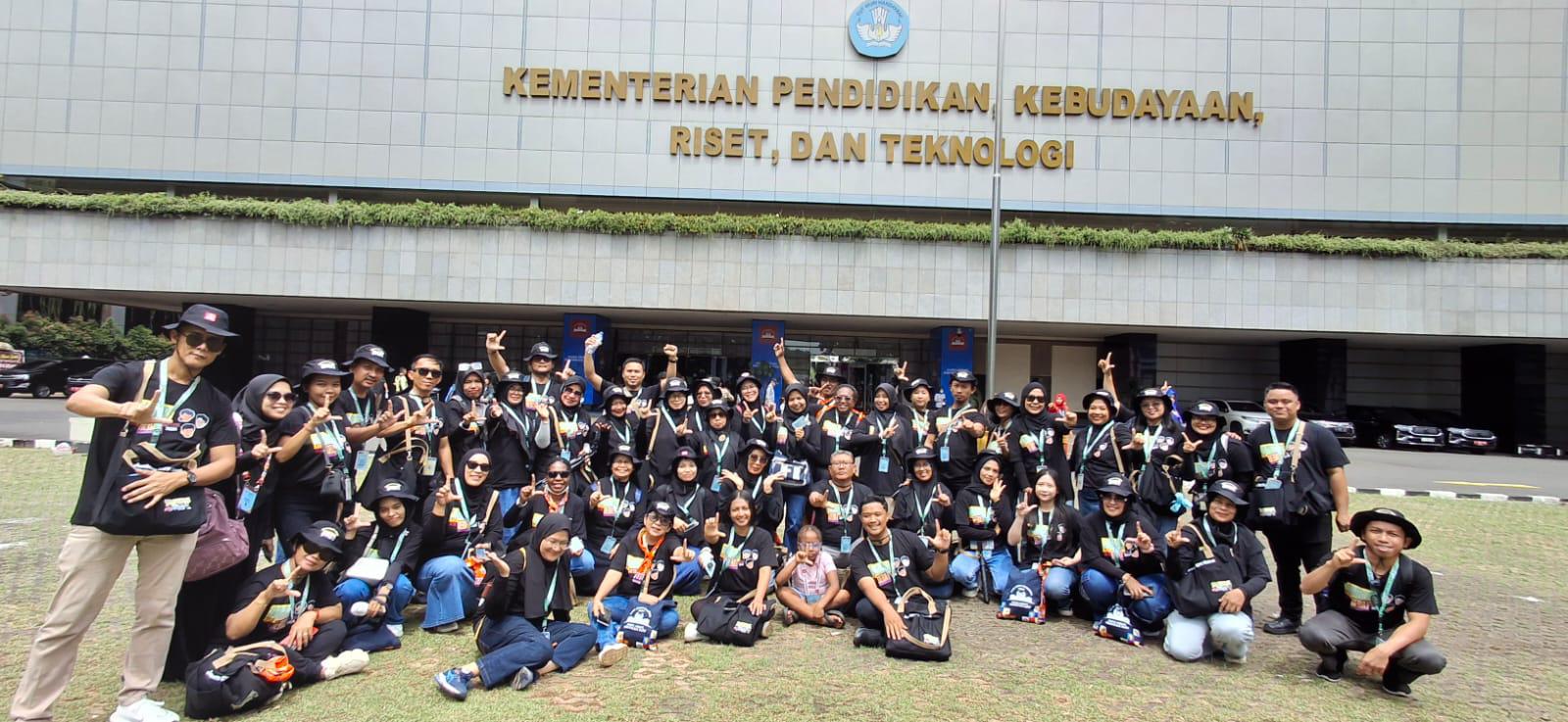 Luthfi Arkan, pustakawan SMKN 1 Banda Aceh, menjadi salah satu tenaga pendidik yang mewakili Aceh dalam Jambore GTK Hebat Tingkat Nasional dan Puncak Hari Guru Nasional 2024 di Jakarta. (Foto: Dok. Pribadi)