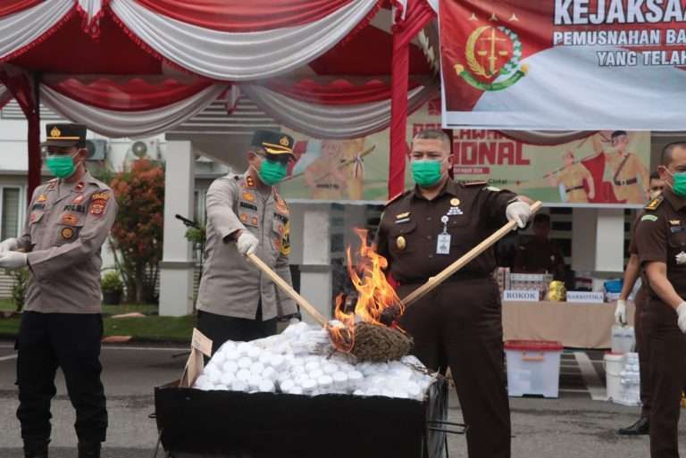 Pemusnahan barang bukti perkara Tindak Pidana Umum dan Tindak Pidana Khusus digelar Kejaksaan Negeri Aceh Utara (Foto: Kejari)