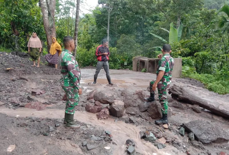 Dua Jalur di Pegunungan Pidie Tertutup Banjir dan Lumpur. (Foto: MI)
