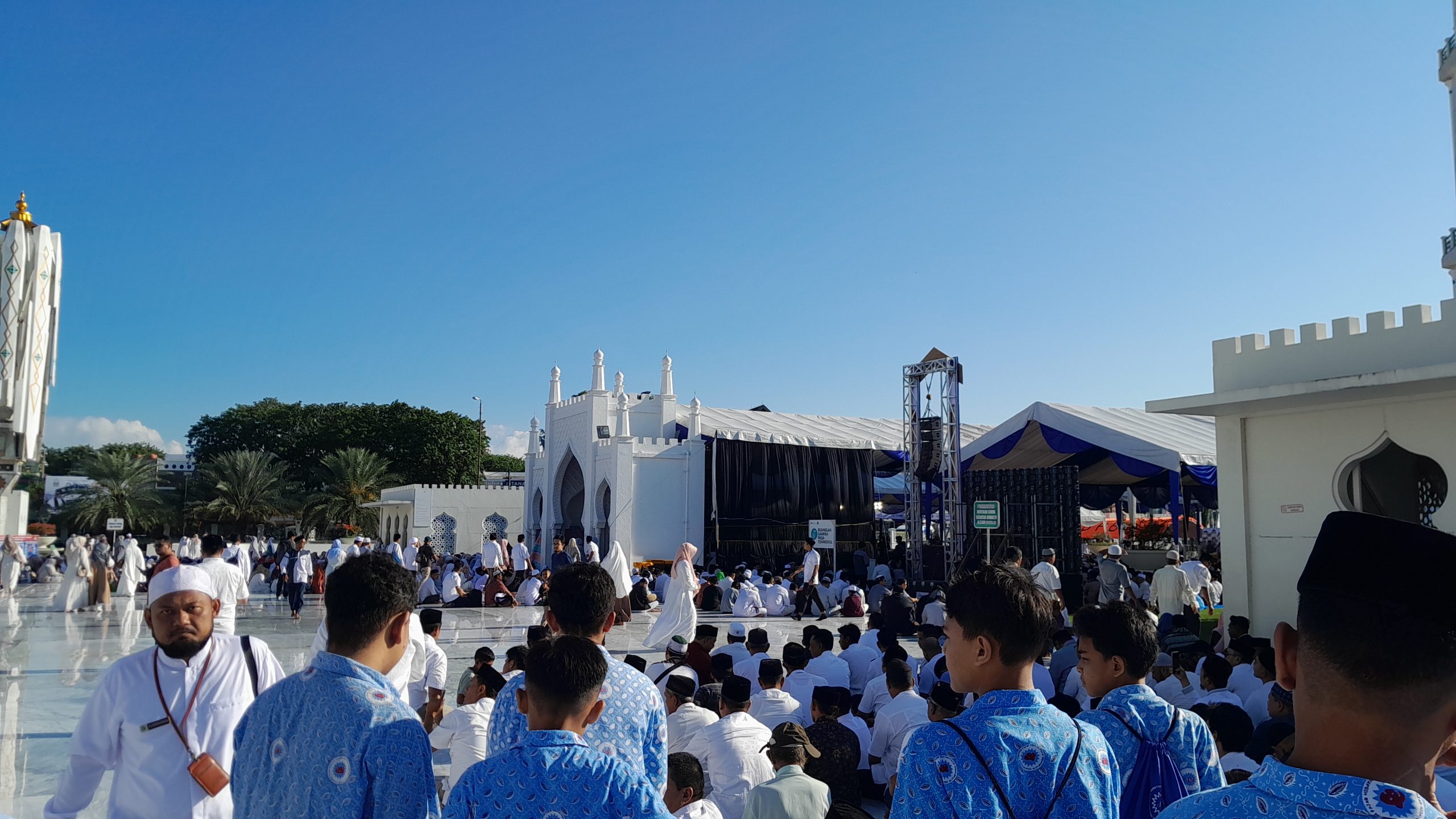 Poteret Ribuan Warga Padati Refleksi 20 Tahun Tsunami Aceh di Masjid Raya Baiturrahman. (Foto: Nukilan)