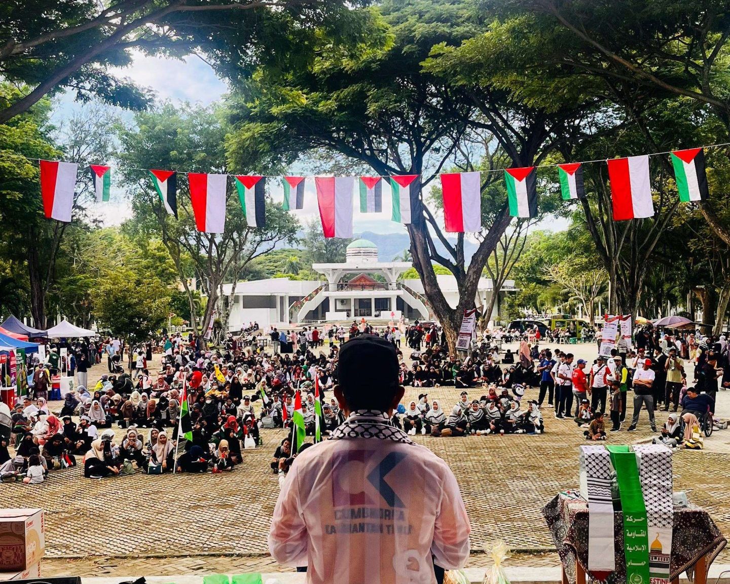 Ribuan Warga Aceh Ramaikan Fun Walk for Palestina di Banda Aceh. (Foto: RRI)