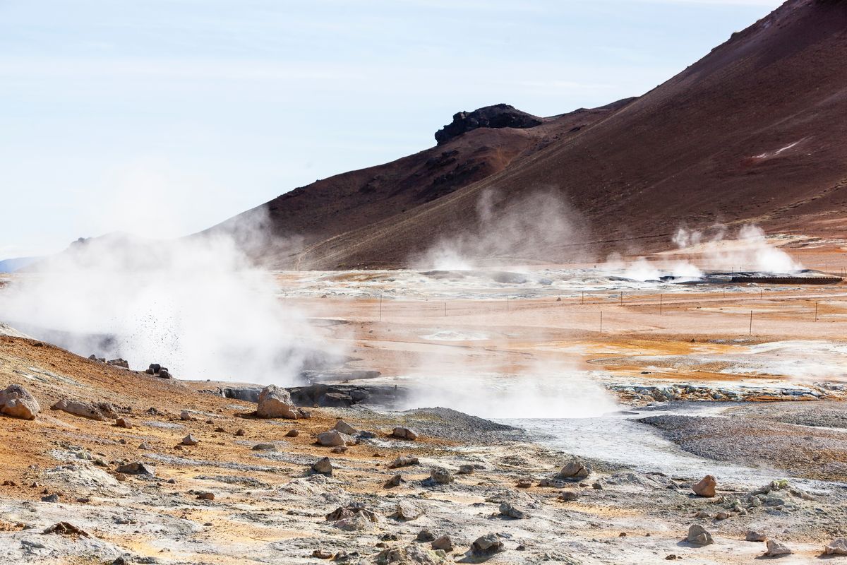 Ilustrasi energi panas bumi atau geothermal. (Foto: UNSPLASH)
