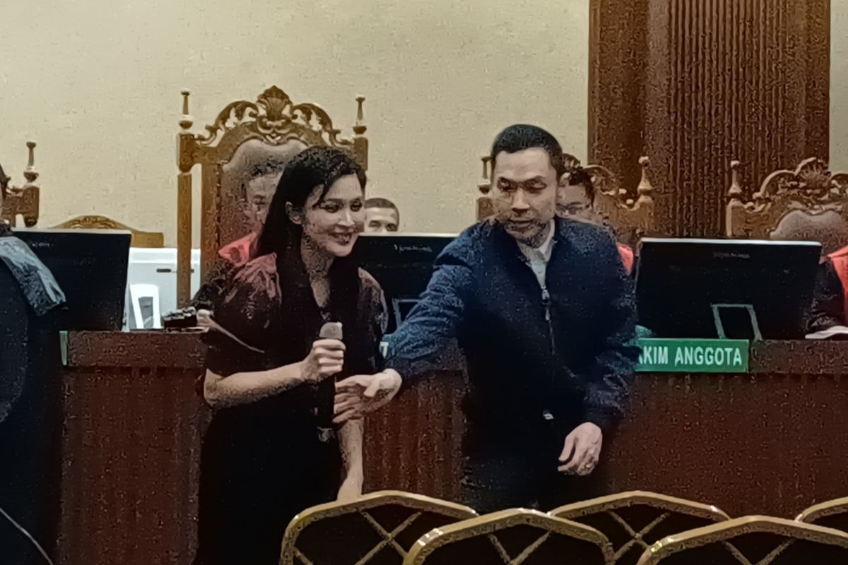 Artis Sandra Dewi menjadi saksi untuk kedua kalinya dalam sidang terdakwa sekaligus suaminya, Harvey Moeis kasus korupsi IUP PT Timah di Pengadilan Tipikor Jakarta Pusat. (Foto: Kompas.com)