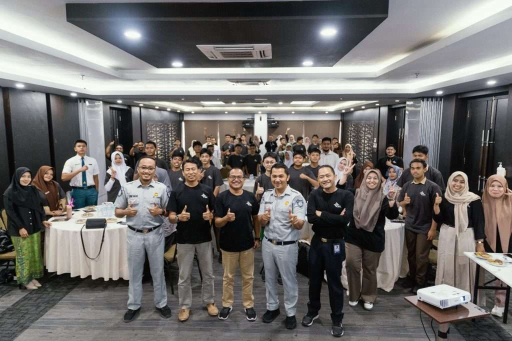 Dinas Perhubungan Aceh, bekerja sama dengan Capella Honda dan PT Jasa Raharja Cabang Aceh, menggelar kegiatan edukasi keselamatan lalu lintas di Banda Aceh. (Foto: Dishub Aceh)