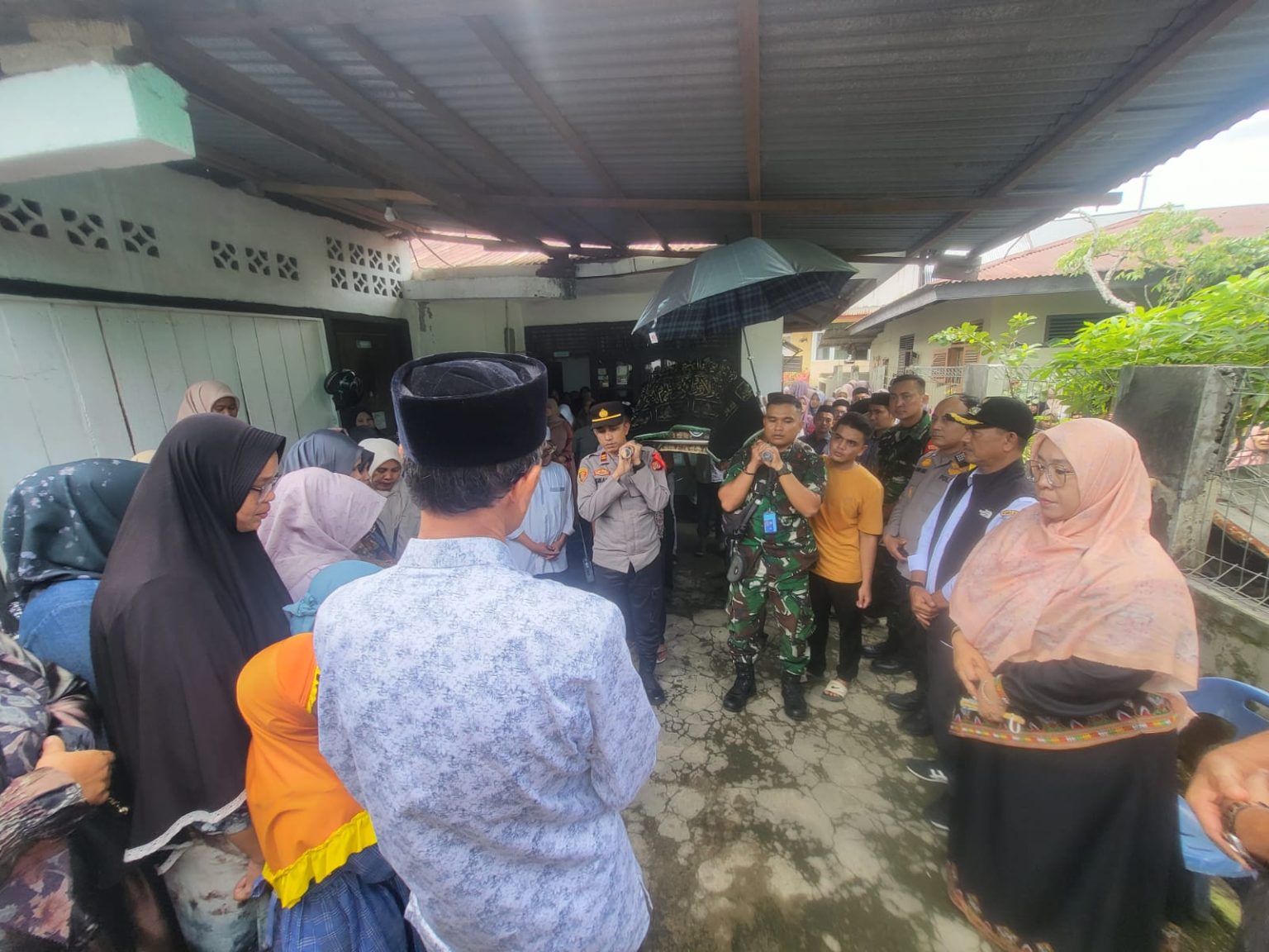 Pj Wali Kota Banda Aceh Sampaikan Dukacita untuk Anggota Satlinmas yang Gugur saat Bertugas di TPS. (Foto: MC BNA)