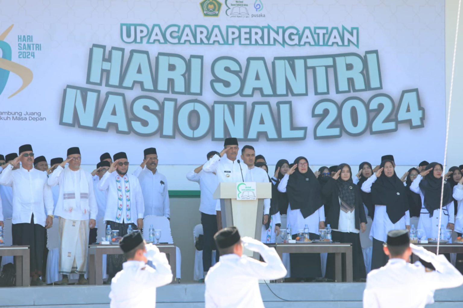 Pj Wali Kota Banda Aceh Pimpin Apel Peringatan Hari Santri 2024. (Foto: MC BNA)