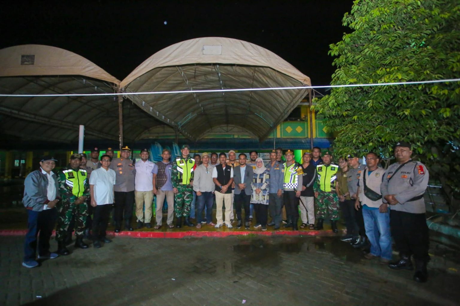 Ade Surya Tinjau TPS Bersama Forkopimda. (Foto: MC BNA)