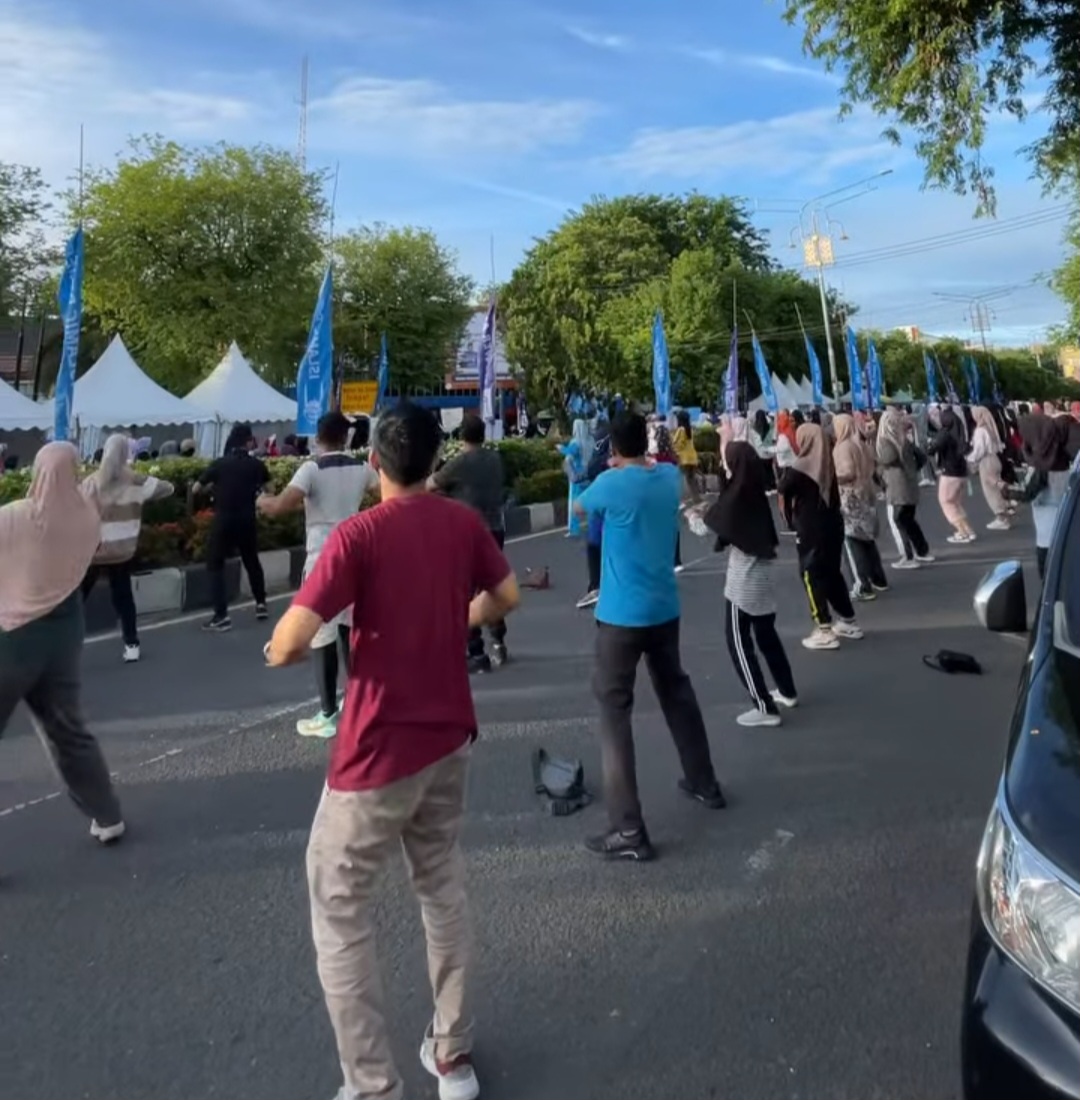Warga Kota Banda Aceh saat mengikuti senam di CFD. (Foto: Nukilan)