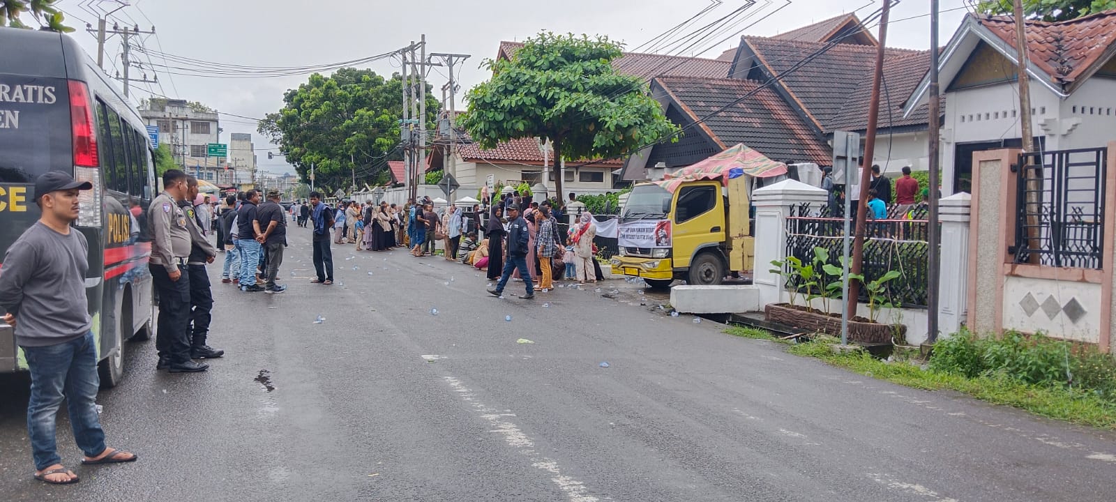 Tak Terima Kekalahan Pilkada, Diduga Timses Paslon 01 Gelar Aksi Demo. (Foto: For Nukilan)