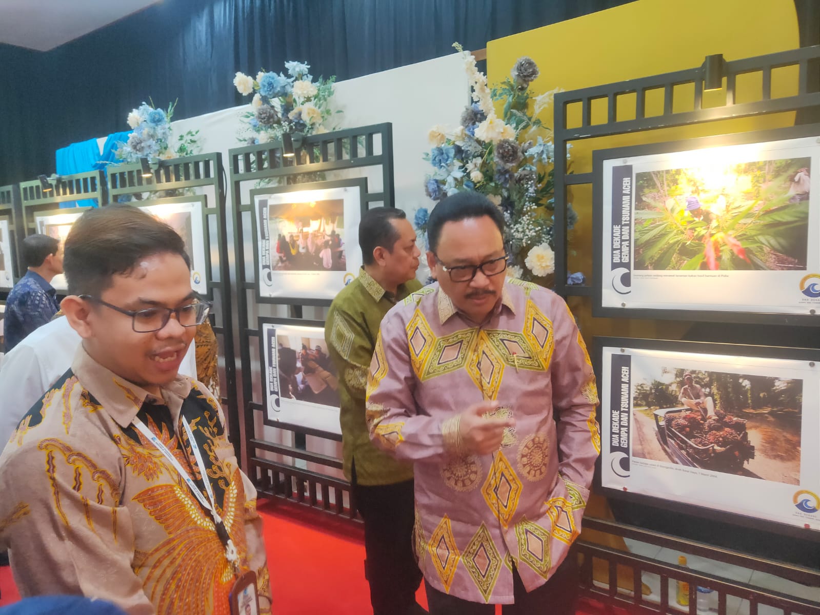 Plt Kepala Arsip Nasional Republik Indonesia, Imam Gunarto di pameran arsip kebencanaan/arsip tsunami di Gedung AAC Dayang Dawood, Banda Aceh, pada Rabu 11 Desember 2024. (Foto: Nukilan/Rezi)