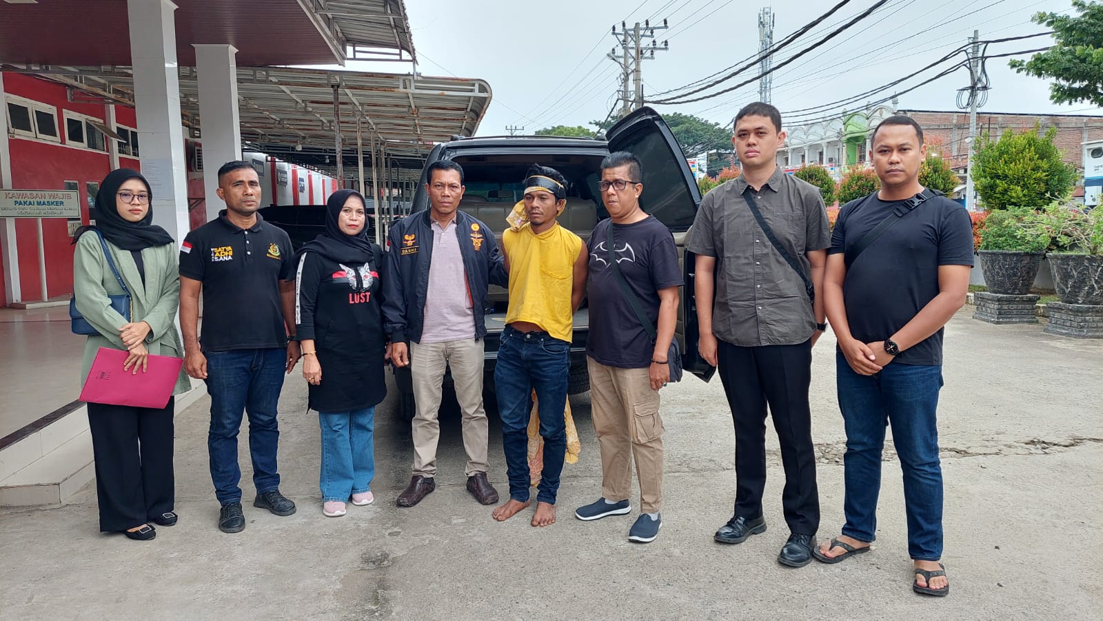 Penyerahan terpidana Herman ke Rumah Tahanan Kelas II B Banda Aceh. (Foto: Nukilan/Rezi)