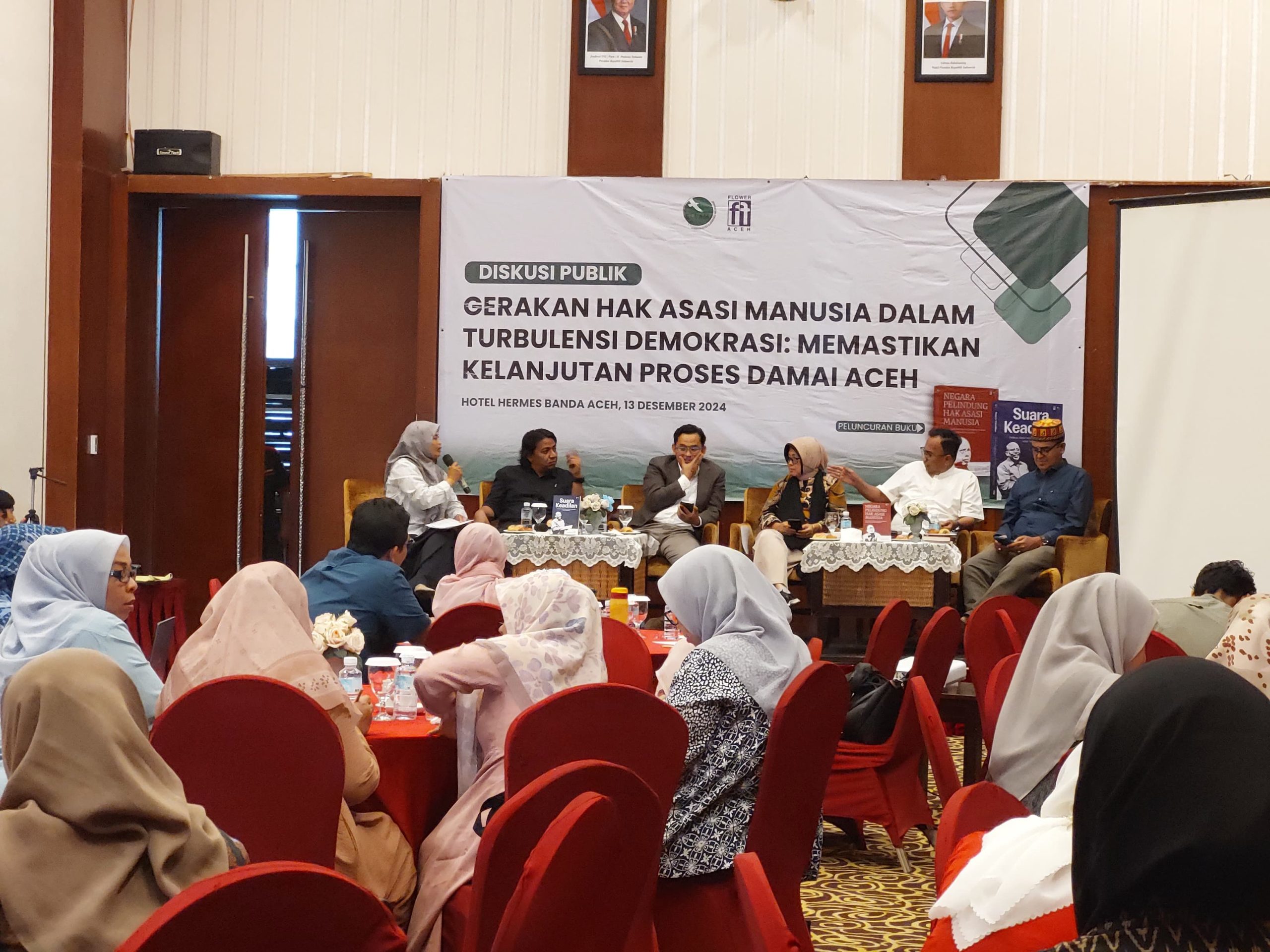 ELSAM bersama Flower Aceh menggelar diskusi publik bertema “Gerakan Hak Asasi Manusia dalam Turbulensi Demokrasi: Memastikan Kelanjutan Proses Damai Aceh”. (Foto: Flower Aceh)