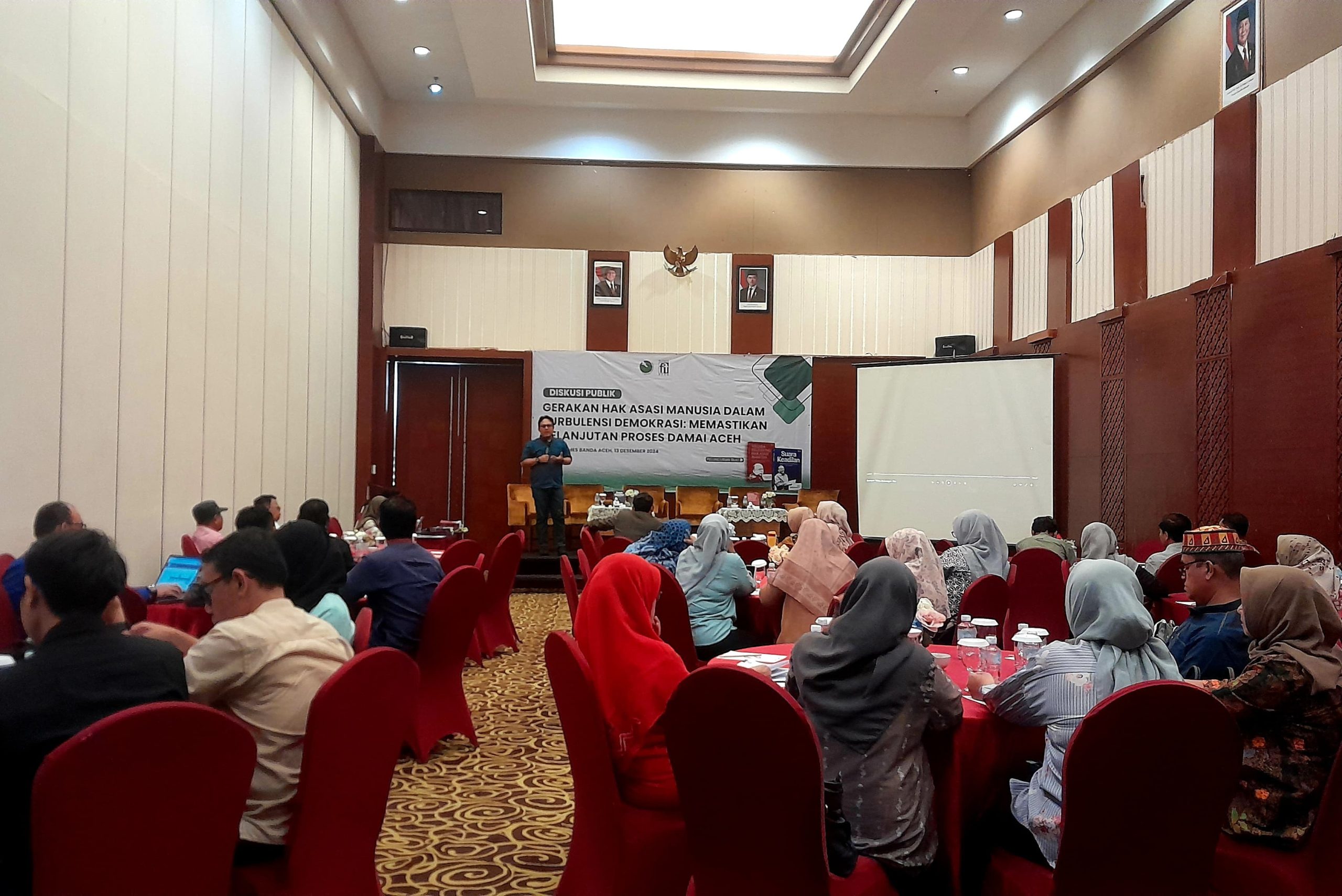 ELSAM dan Flower Aceh Gelar Diskusi Publik Refleksikan Perjalanan HAM di Aceh. (Foto: Nukilan)