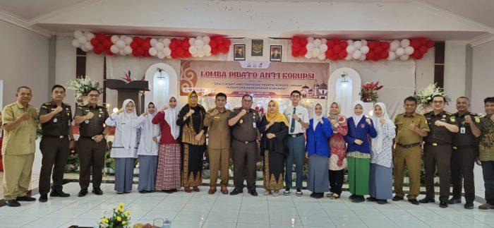 Lomba pidato anti korupsi yang digelar Kejaksaan Negeri Banda Aceh di Aula Gedung Cabang Dinas Pendidikan Kota Banda Aceh, pada Senin 16 Desember 2024. (Foto: For Nukilan)