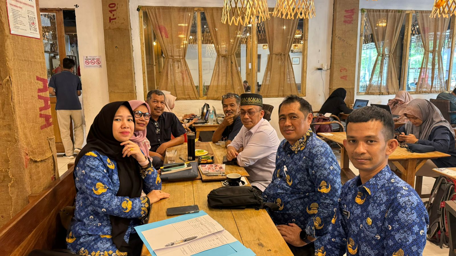Pertemuan FKDM Aceh di Morden Coffee, Pango, Banda Aceh, Selasa (17/12/2024).