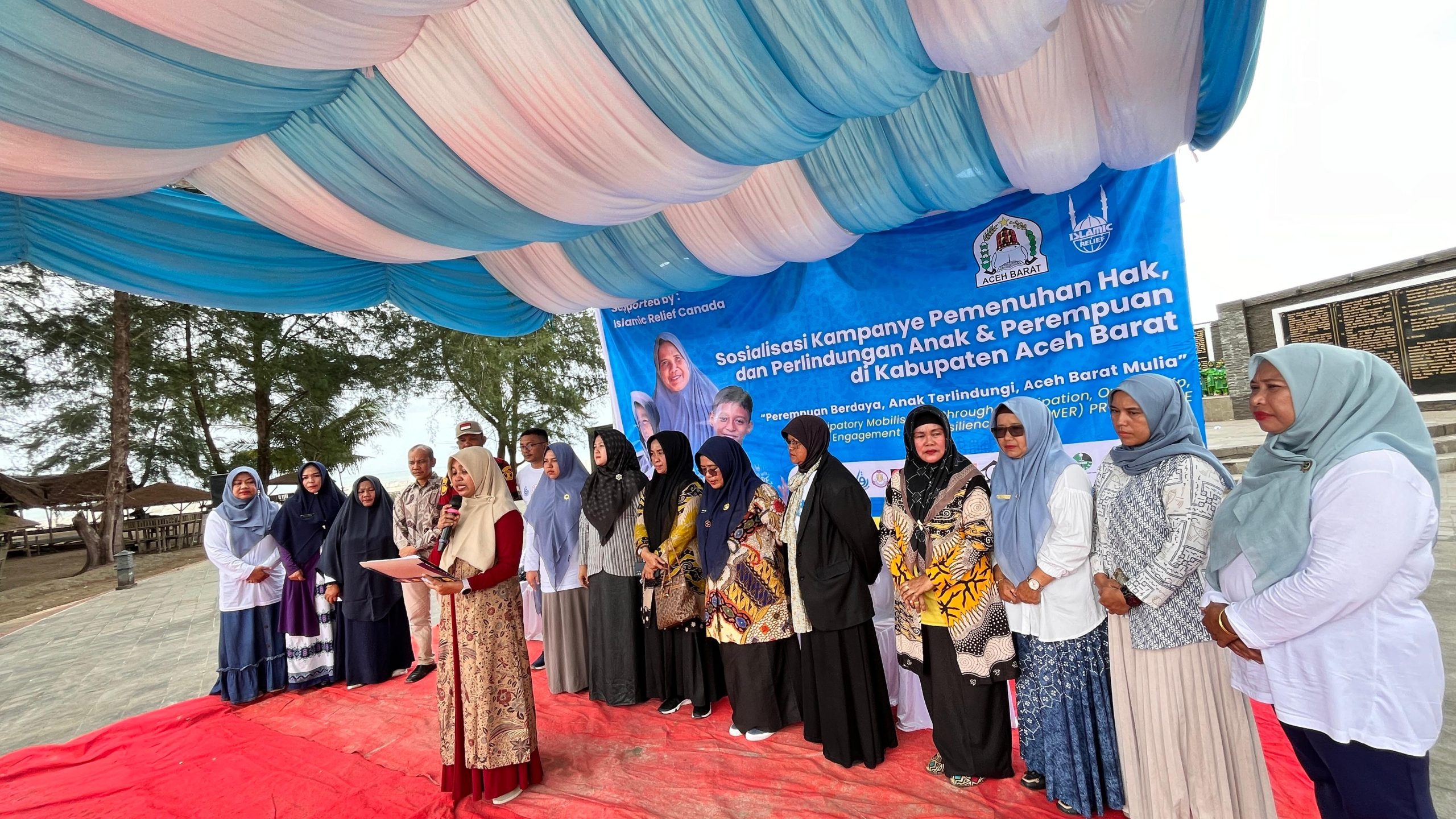 Berbagai pihak menyampaikan Deklarasi Bersama dalam rangka Kampanye 16 Hari Anti Kekerasan terhadap Perempuan (16 HAKTP) 2024 di Tugu Teuku Umar, Aceh Barat,. (Foto: For Nukilan)
