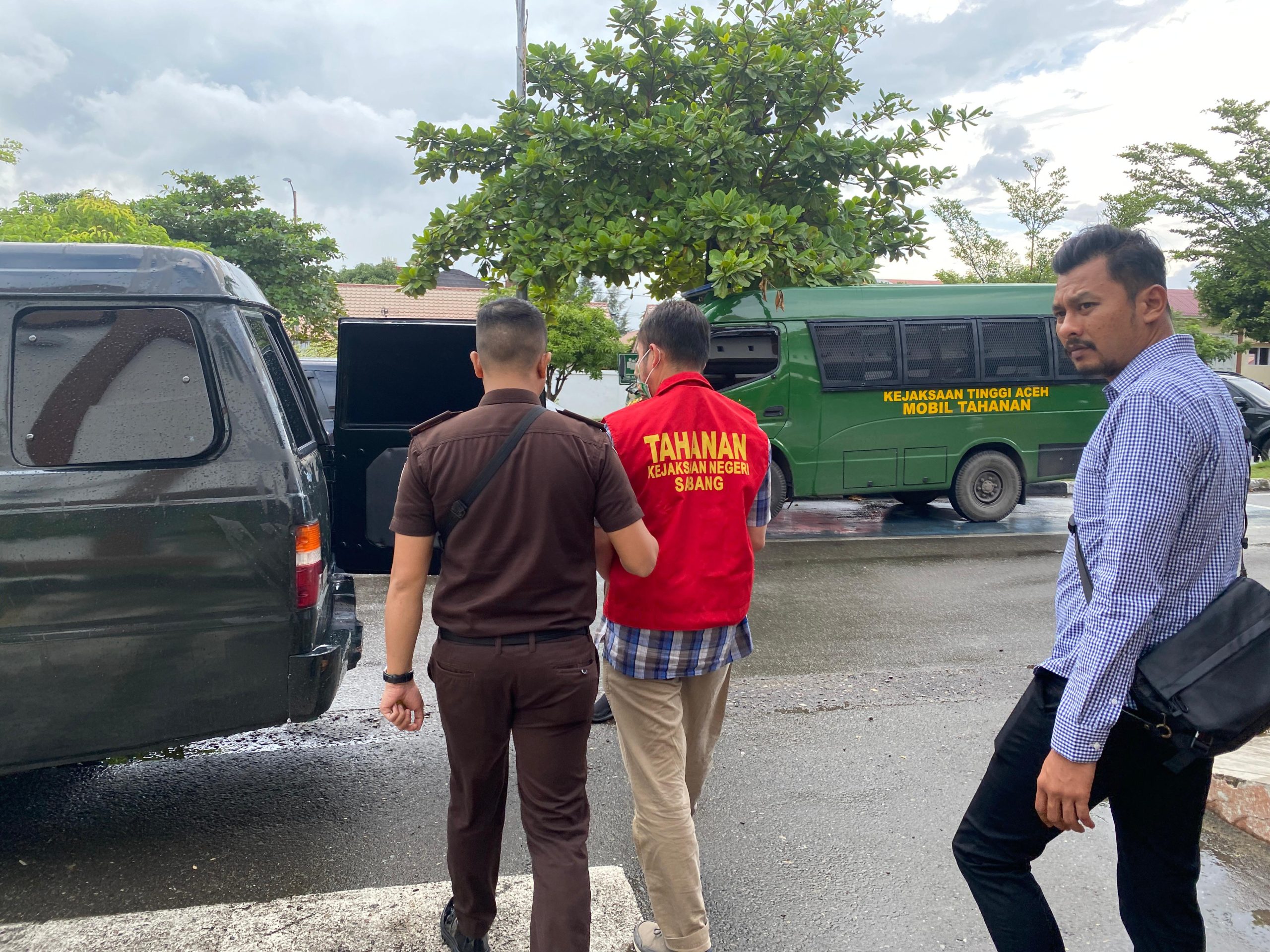 Terpidana Dodi Anshari saat dieksekusi oleh Kejaksaan Negeri Sabang, pada Selasa 24 Desember 2024. (Foto: Dok. Kejari Sabang)