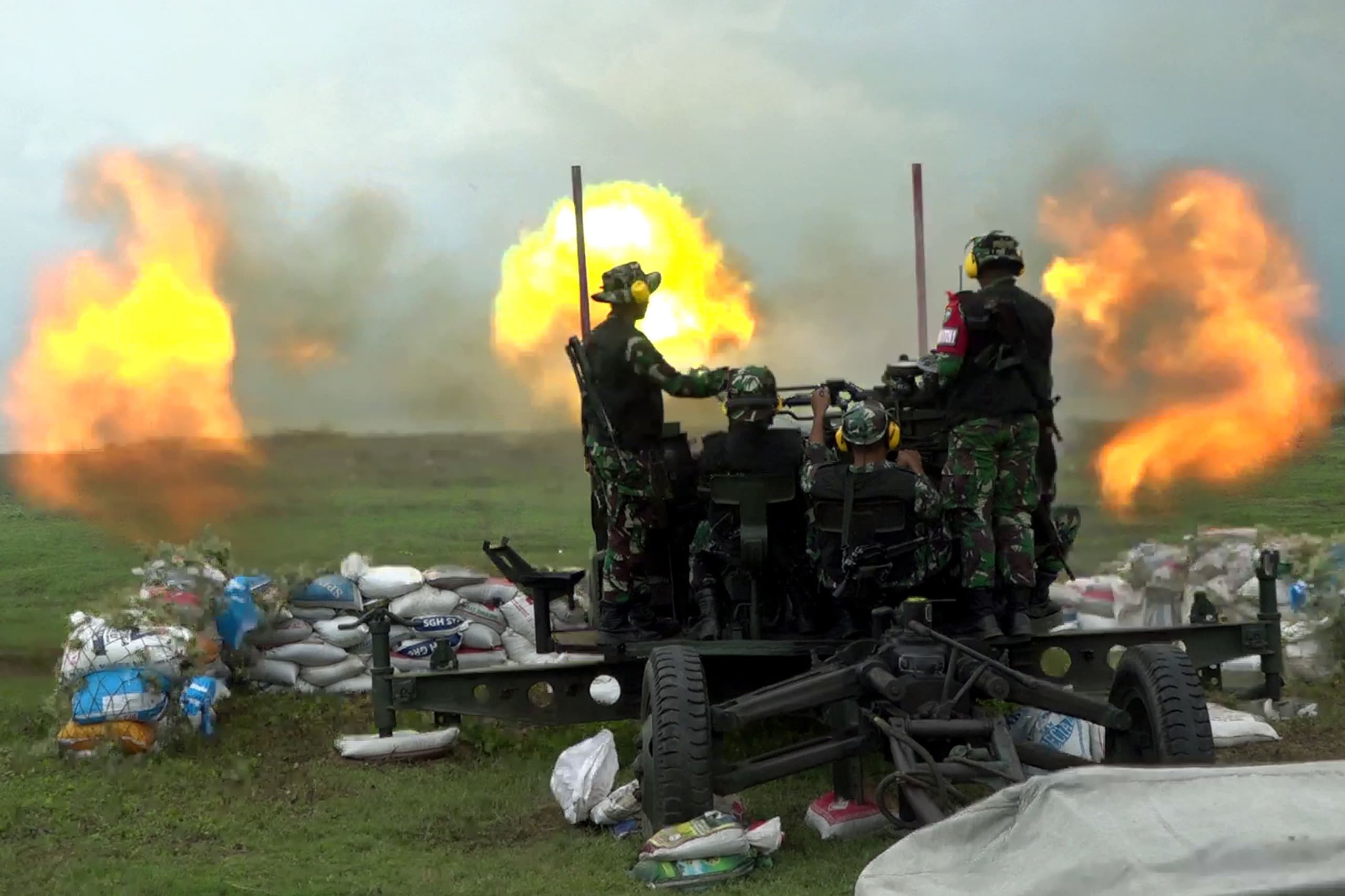 TNI AD Gelar Latihan Perang dengan Senjata Berat di Aceh Utara, (Foto: Nukilan)