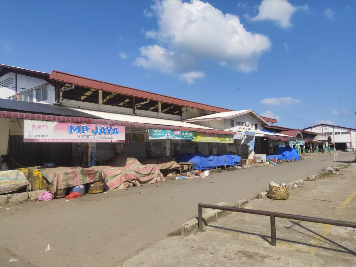 Suasana Pasar Al-Mahirah Lamdingin, Banda Aceh, pada Kamis 26 Desember 2024. (Foto: Nukilan/Rezi)