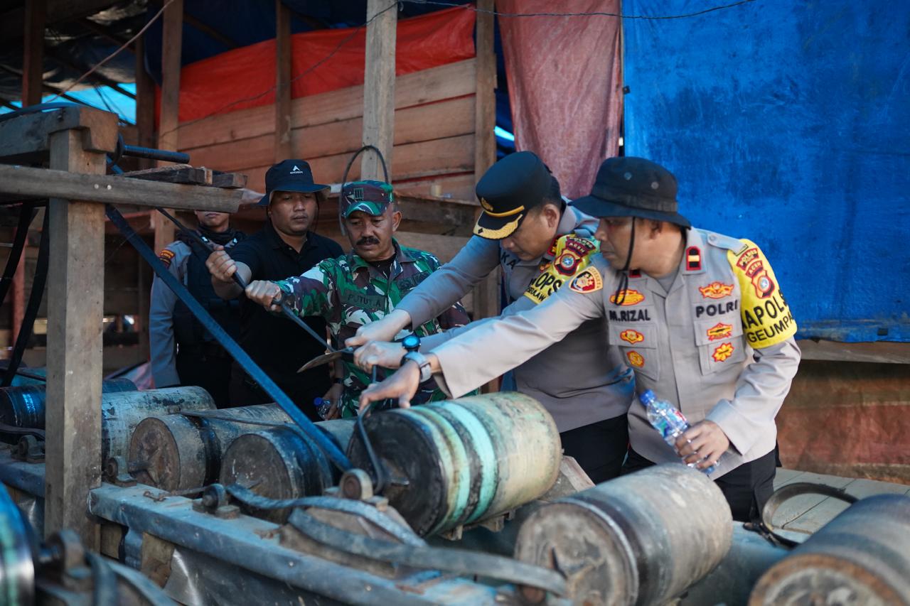 Ditreskrimsus Polda Aceh Tertibkan Tambang Emas ilegal di Pidie