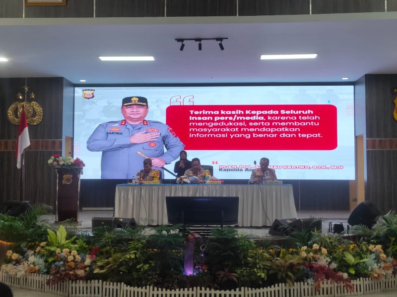 Konferensi pers akhir tahun 2024 di Aula Presisi Polda Aceh, Banda Aceh pada Senin 30 Desember 2024. (Foto: Nukilan/Rezi)