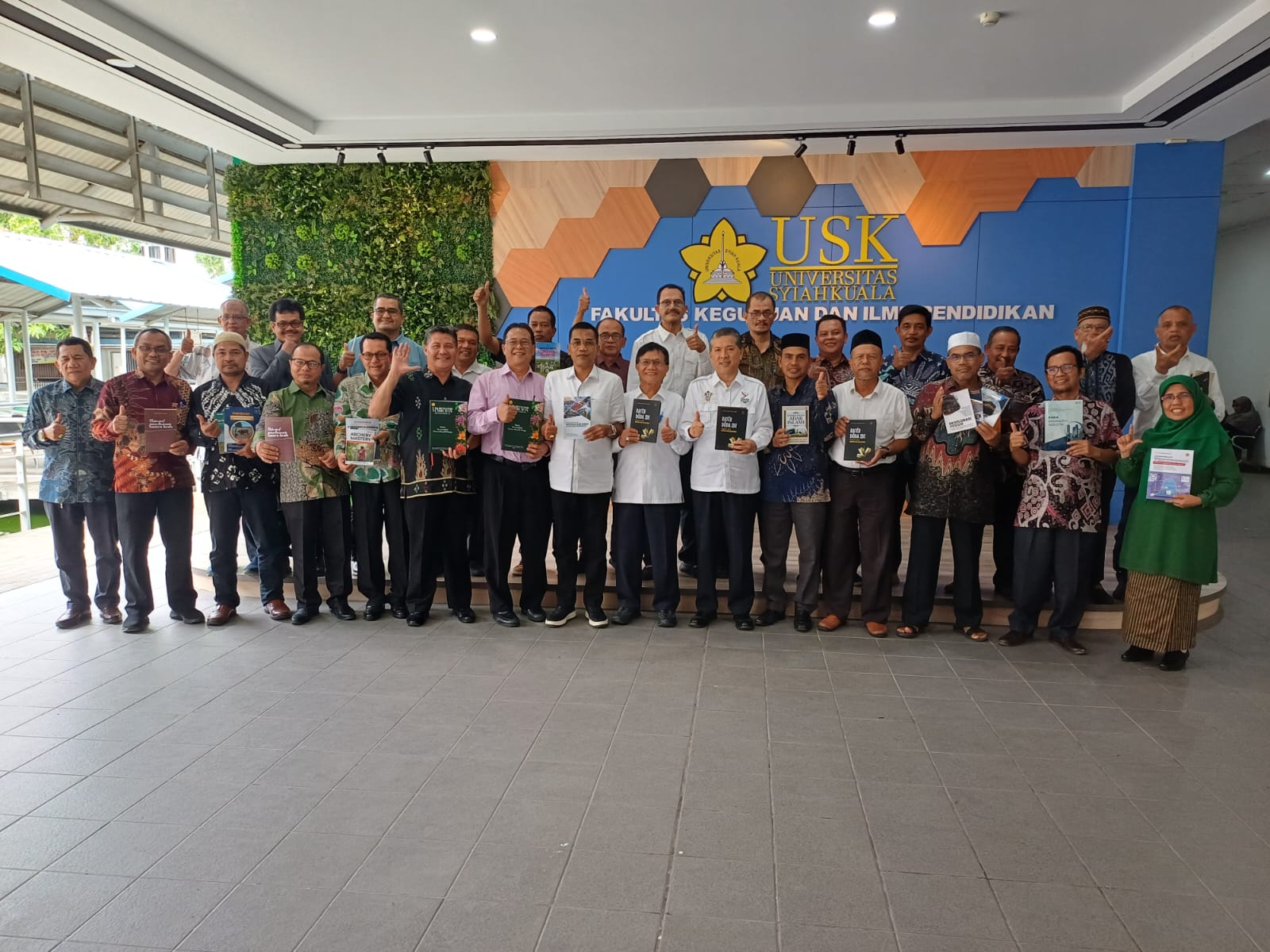 Rektor USK Luncurkan 17 Buku Karya Profesor FKIP. (Foto: For Nukilan)