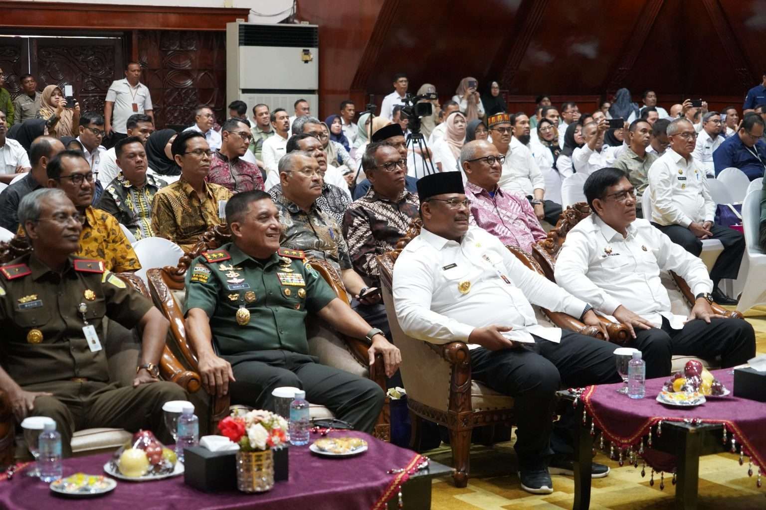 PJ Gubernur Safrizal dan forkopimda Aceh saat menghadiri Puncak acara Anugerah Inovasi Aceh 2024 di Gedung Anjong Mon Mata. (Foto: Humas Aceh)