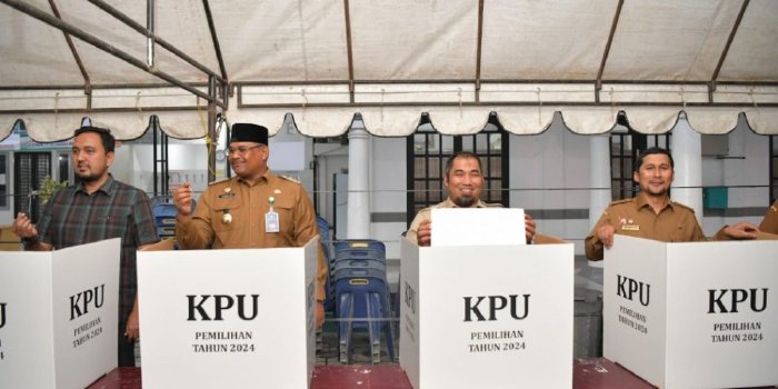 Pj Gubernur Aceh Pastikan Masyarakat Menyalurkan Hak Suaranya dengan Nyaman. (Foto: MC Aceh)