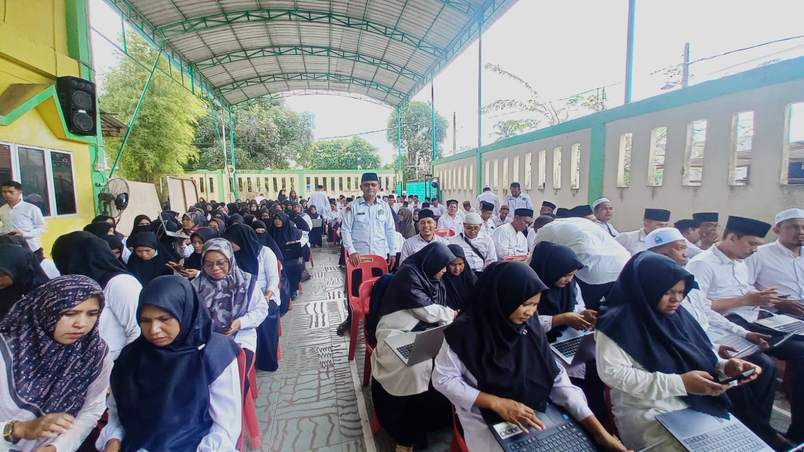 181 Penyuluh Agama Aceh Timur Ikuti Ujian CAT Evaluasi Kinerja. (Foto: Kemenag Aceh)