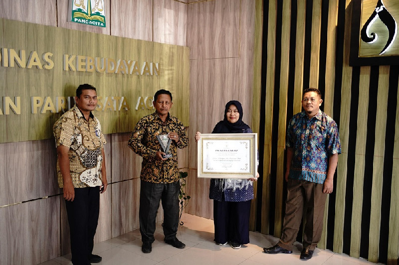 Disbudpar Aceh Raih Penghargaan SKPA Terbaik untuk Pengelolaan Arsip Dinamis. (Foto: Disbudpar)