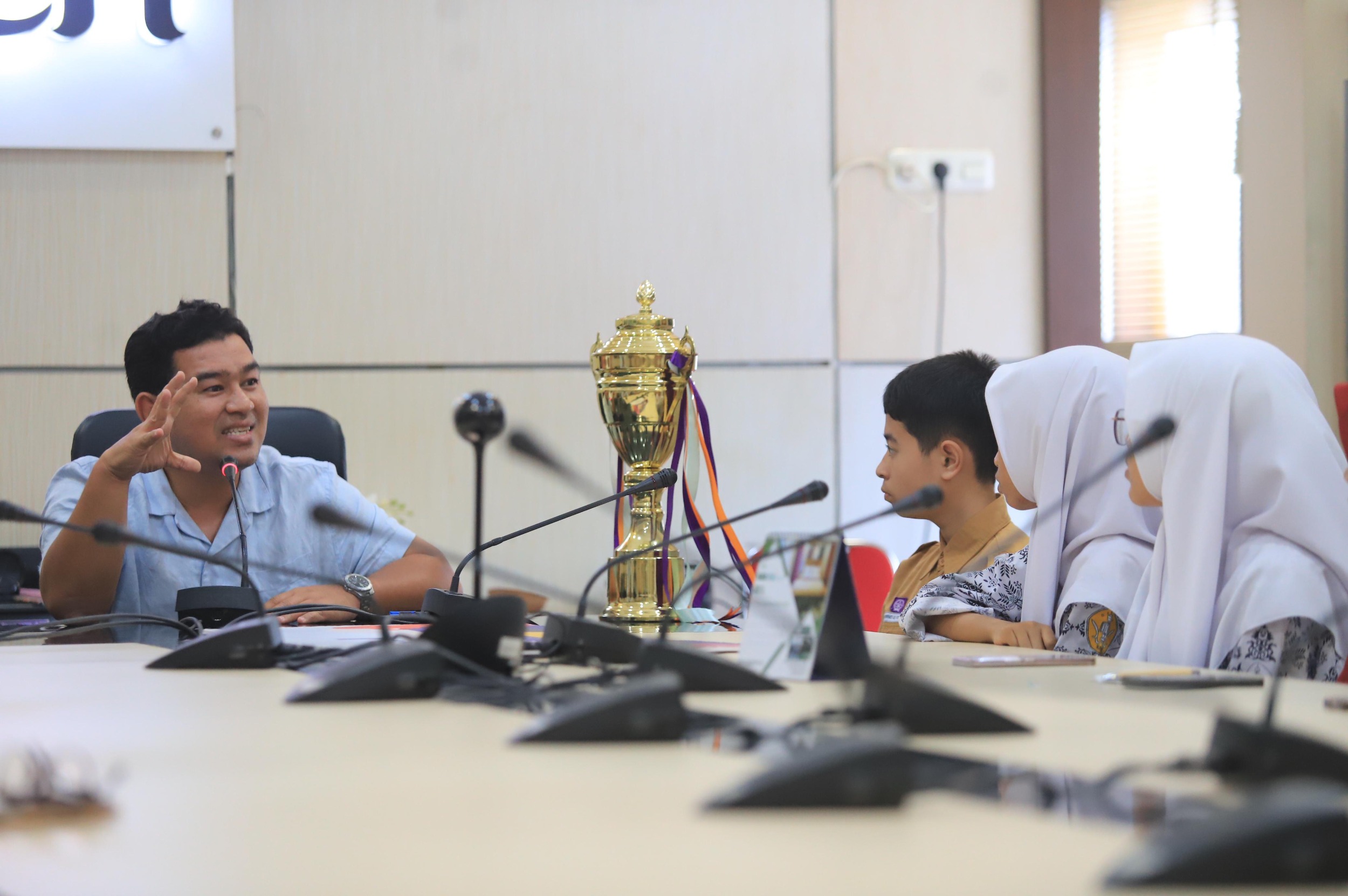 Kadisbudpar Aceh Bangga 3 Siswa MTsS Ulumul Quran Juara I Cerdas Cermat Museum Tingkat Nasional. (Foto: Disbudpar)
