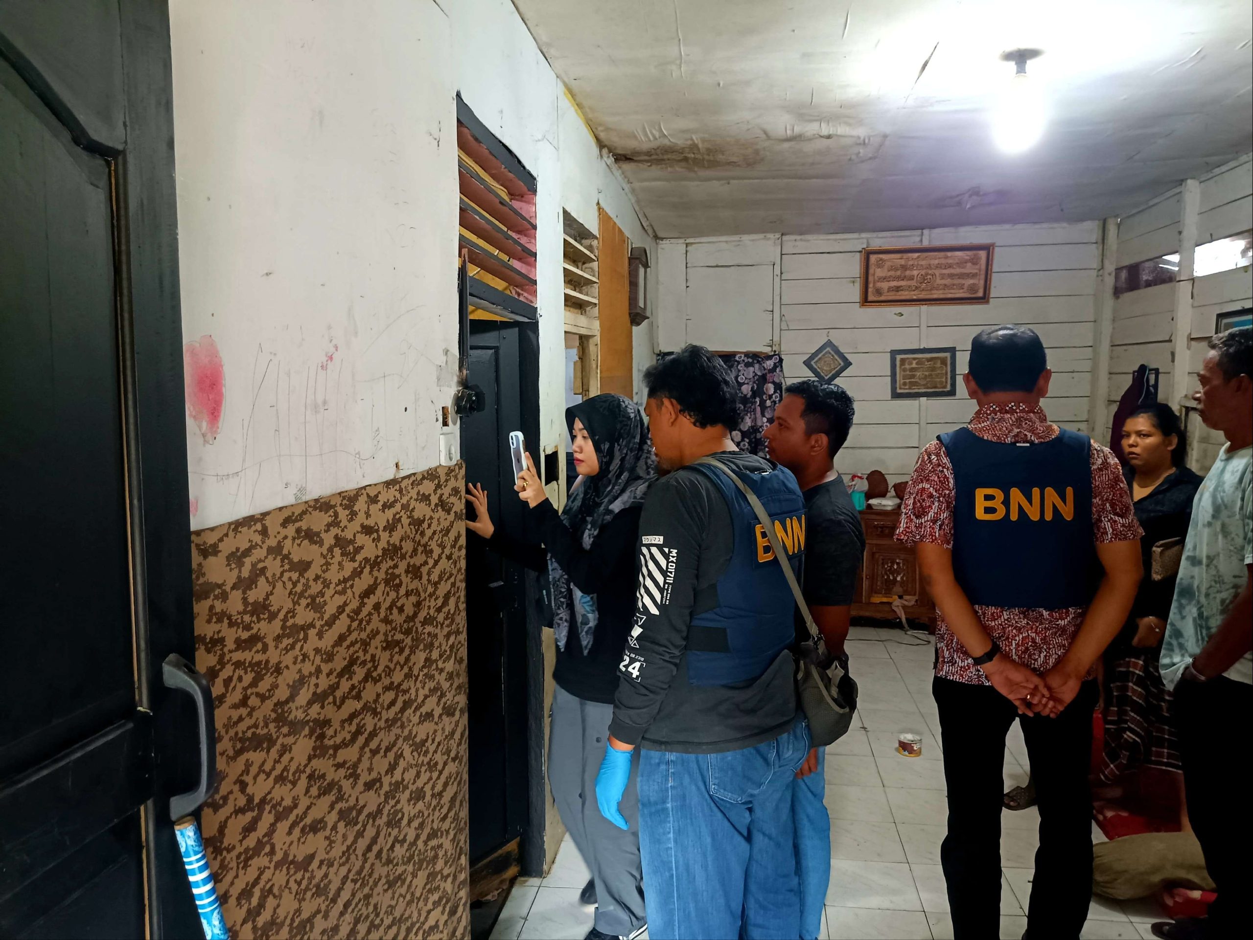 BNNP Aceh Geledah Lima Lokasi. (Foto: RRI)
