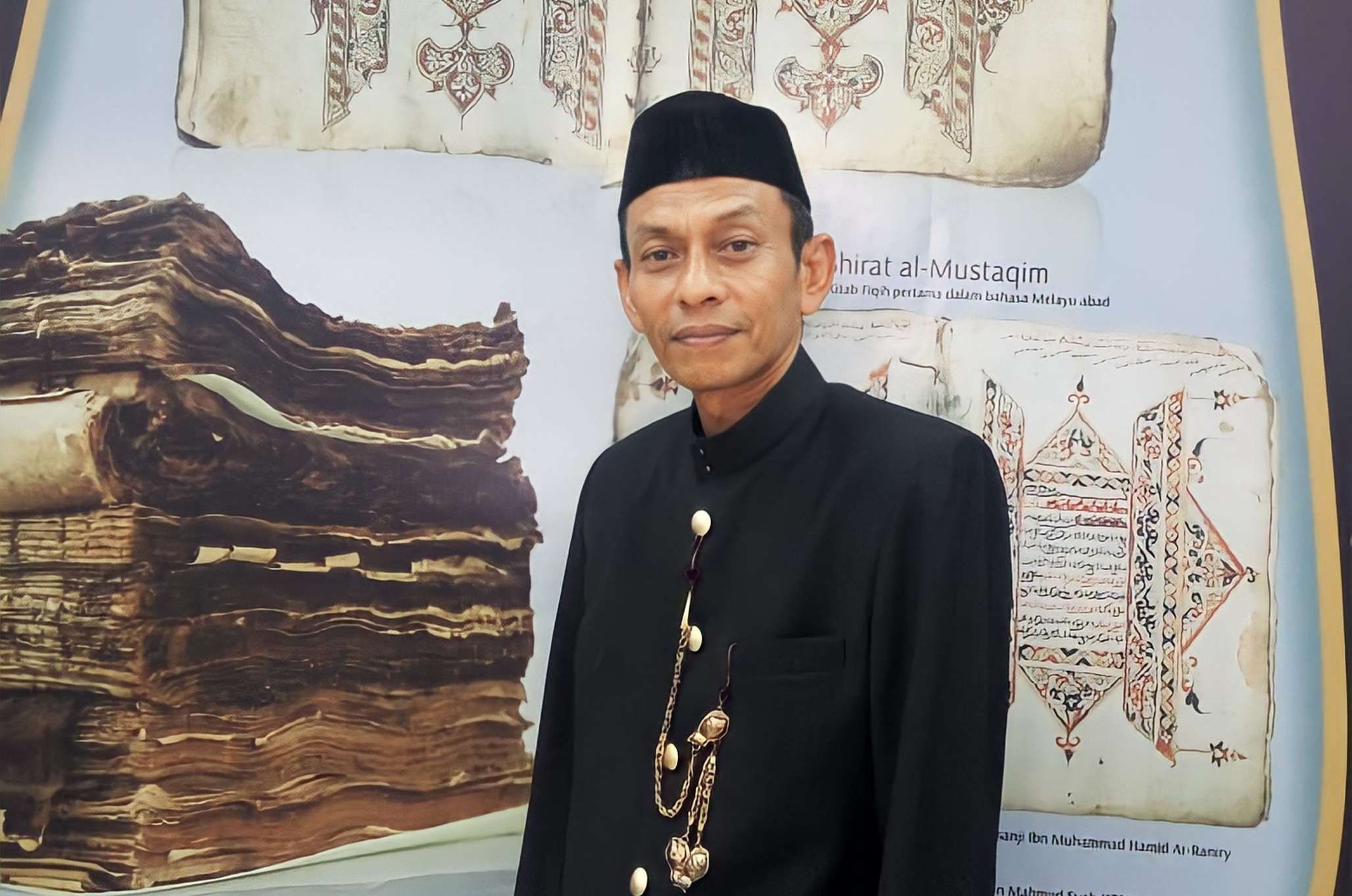 Tarmizi Abdul Hamid, kolektor benda-benda bersejarah masyarakat Aceh. Selasa. (Foto : Tarmizi. AH)
