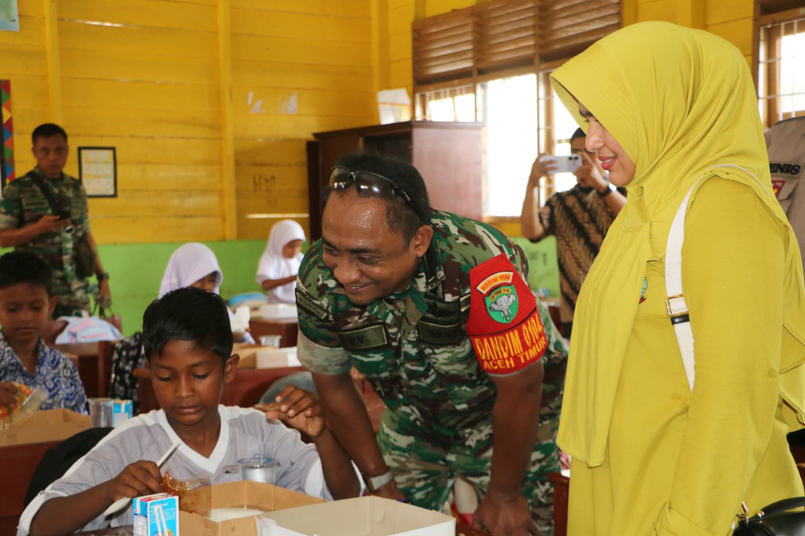 TNI Aceh Timur Dampingi Program Makan Bergizi Gratis. (Foto: For Nukilan)