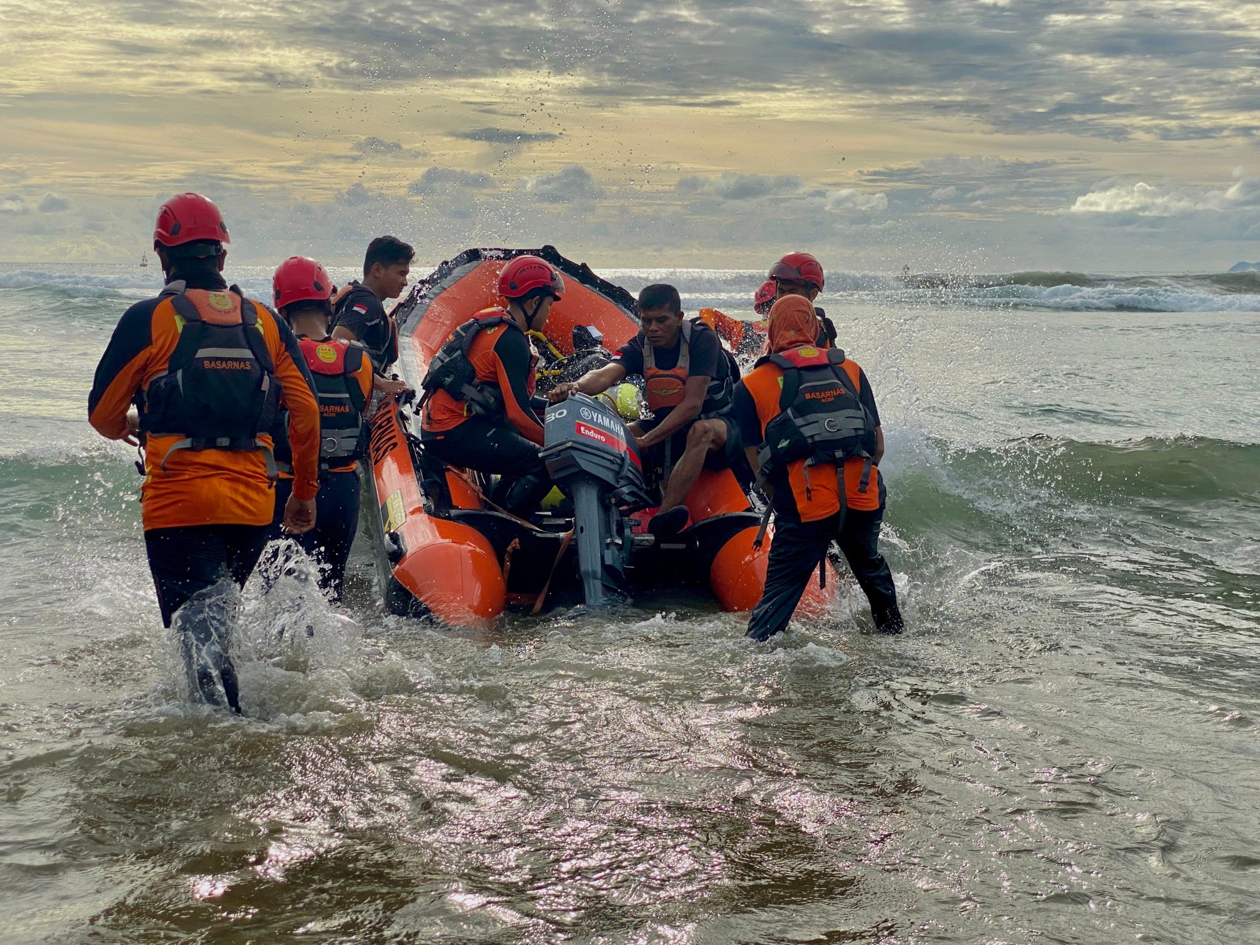 Simulasi pencarian dan penyelamatan atau Search and Rescue (SAR). (Foto: Dok. Basarnas Banda Aceh)