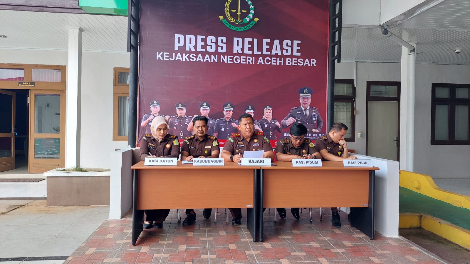 Konferensi Pers Capaian Kinerja Kejaksaan Negeri Aceh Besar tahun 2024. (Foto: Nukilan/Rezi)